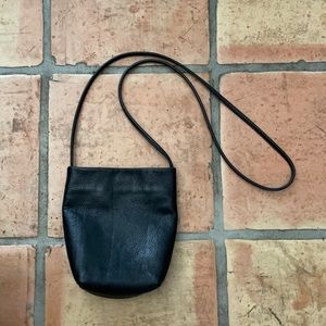 BAGGU Excellent Black Leather Purse Handbag Magnetic Clasp & Interior Zip Pocket